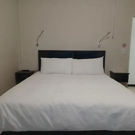 Carlo'S Boutique Guesthouse-2